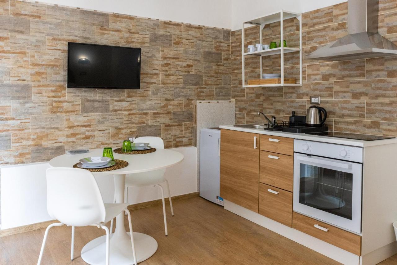 Lovely Rooms - Guest House Suites Triggiano Eksteriør billede
